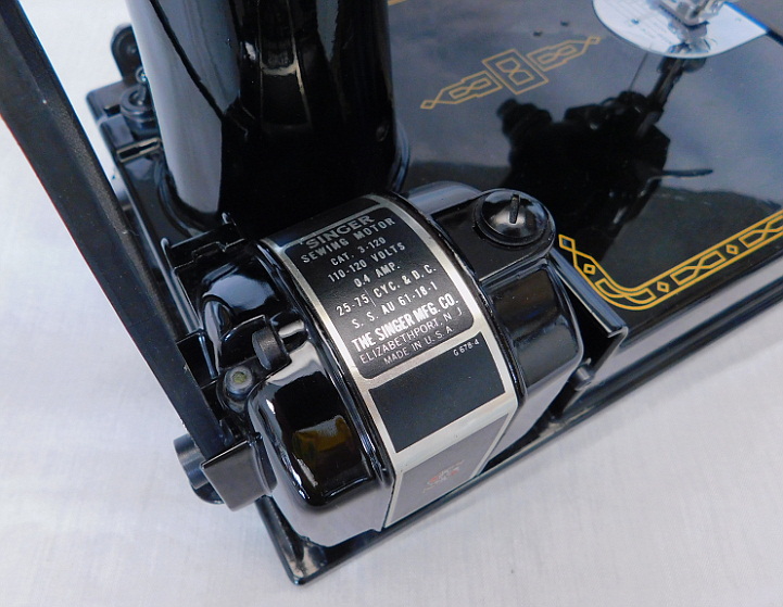 1955 Black Singer Featherweight 221 Sewing Machine (AL949352)