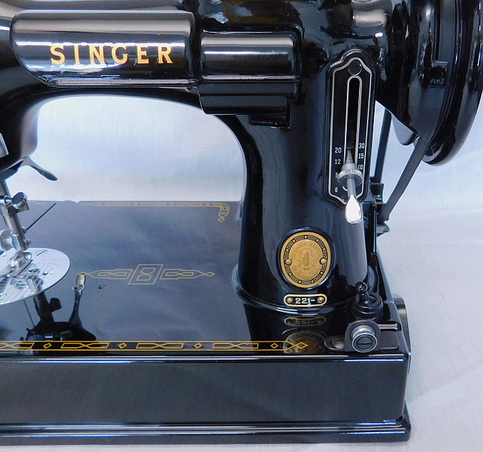 1955 Black Singer Featherweight 221 Sewing Machine (AL949352)