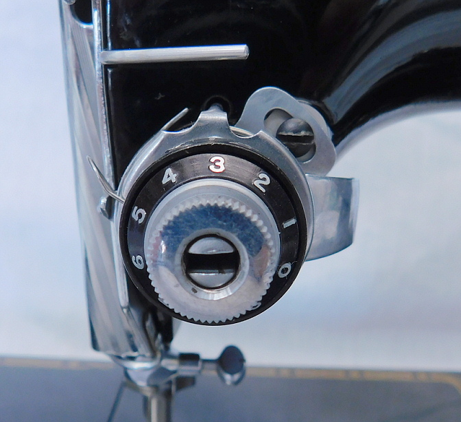 1955 Black Singer Featherweight 221 Sewing Machine (AL949352)