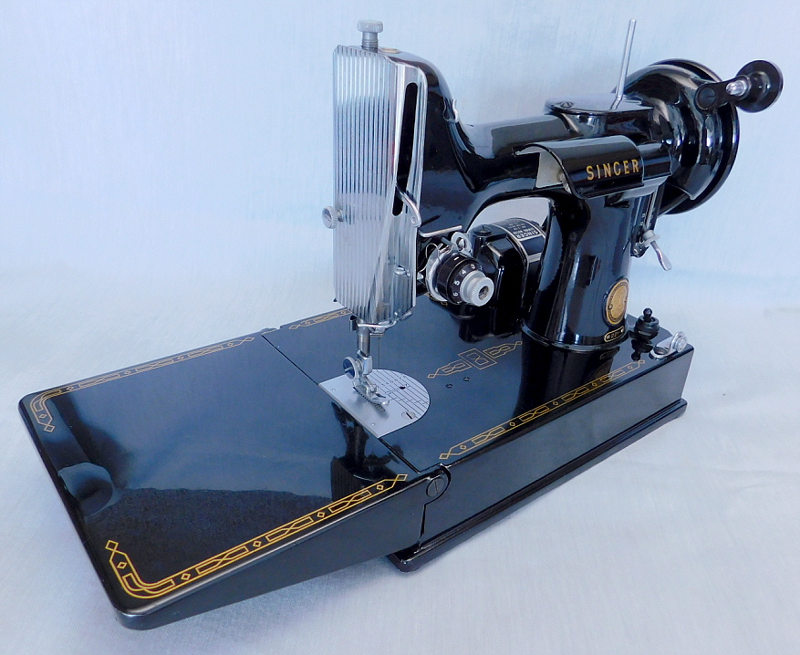 1957 Black Singer Featherweight 221 Sewing Machine (AM664046)