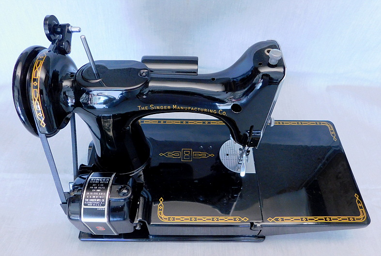 1957 Black Singer Featherweight 221 Sewing Machine (AM664046)