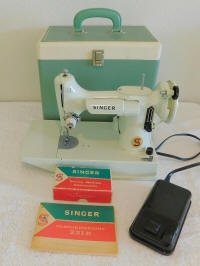 1964 White Singer Featherweight 221K Sewing Machine (EV789633)