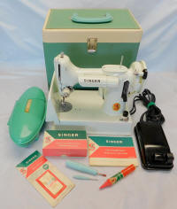 1964 White / Green Singer Featherweight 221K Sewing Machine (EV969329)