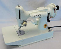 1964 White Singer Featherweight 221K Sewing Machine (EV985759)