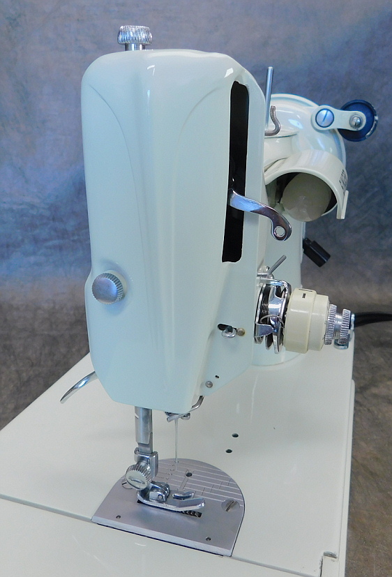 White 221K Singer Featherweight FA2058554
