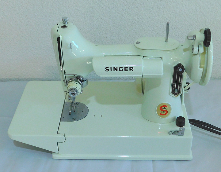 1968-69 White Singer Featherweight 221K Sewing Machine (FA231876)