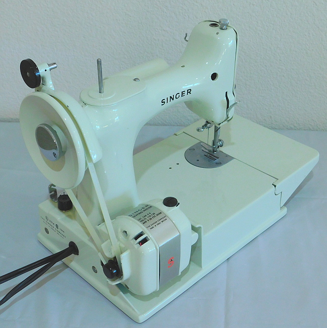 1968-69 White Singer Featherweight 221K Sewing Machine (FA231876)