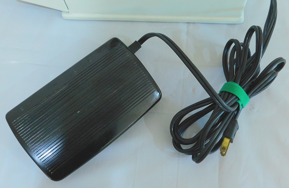 1968-69 White Singer Featherweight 221K Sewing Machine (FA231876)