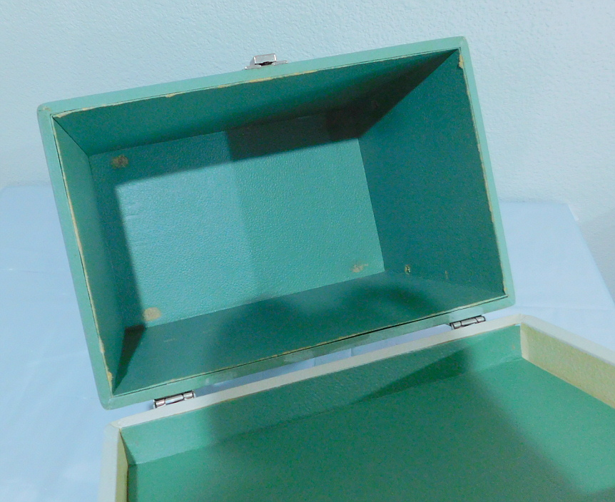 1968-69 White Singer Featherweight 221K Sewing Machine (FA231876)